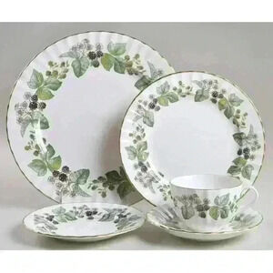 5 Pc Place Setting-Royal Worcester- "Lavinia" Z 2821